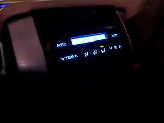 2017 Toyota Land Cruiser Prado 150 Series Рестайлинг 2, белый, 5000000 рублей, вид 2