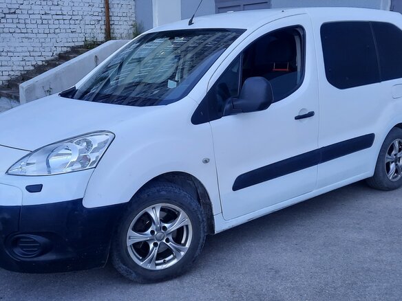 2010 Peugeot Partner II, белый, 500000 рублей
