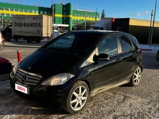 2011 Mercedes-Benz A-Класс 180 II (W169) Рестайлинг, чёрный, 670000 рублей, вид 3