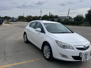 2011 Opel Astra J, белый, 940000 рублей, вид 3