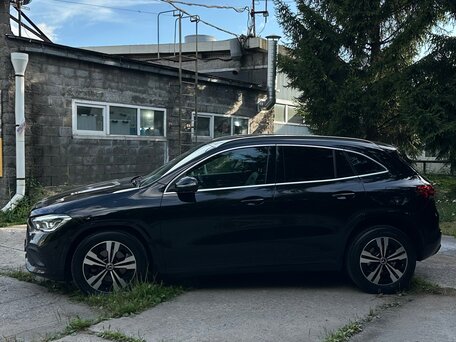 2020 Mercedes-Benz GLA 200 II (H247), чёрный, 3199000 рублей, вид 4