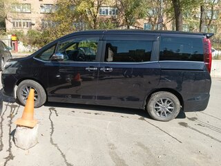 2017 Toyota Esquire I, чёрный, 1950000 рублей, вид 3
