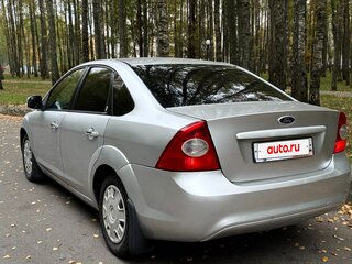 2011 Ford Focus II Рестайлинг, серебристый, 490000 рублей, вид 5