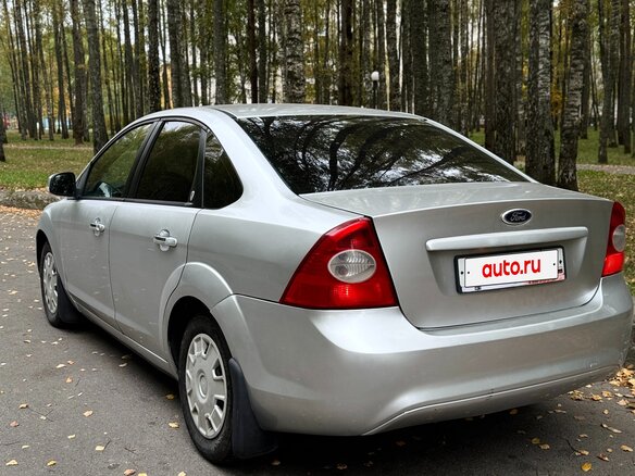 2011 Ford Focus II Рестайлинг, серебристый, 490000 рублей - вид 4