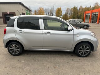 2021 Toyota Passo III Рестайлинг, серебристый, 1060000 рублей, вид 4