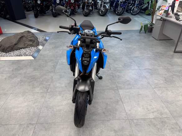 2023 Suzuki GSX-8S, голубой, 930000 рублей - вид 2