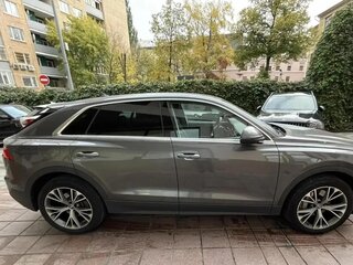 2019 Audi Q8 55 TFSI I (4M), серый, 4400000 рублей, вид 2