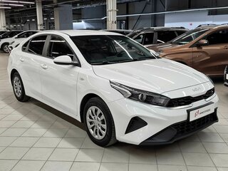 2022 Kia K3 II Рестайлинг, белый, 1909000 рублей, вид 2