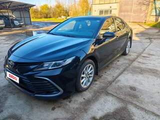 2021 Toyota Camry VIII (XV70) Рестайлинг, чёрный, 2000000 рублей, вид 1