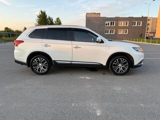 2015 Mitsubishi Outlander III Рестайлинг 2, белый, 2150000 рублей, вид 4