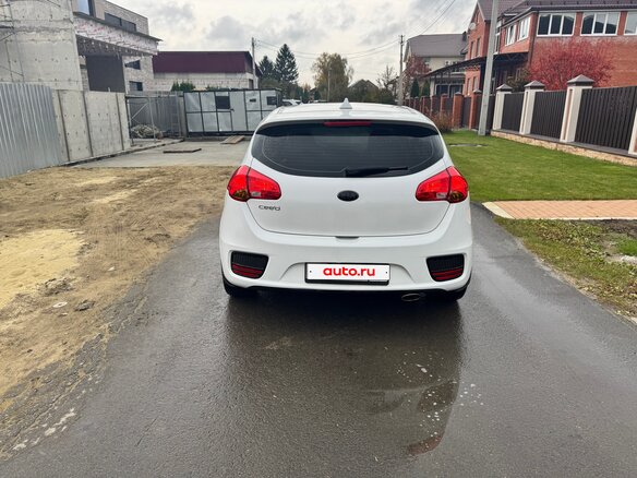 2017 Kia Ceed II Рестайлинг, белый - вид 4