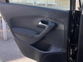 2013 Volkswagen Polo V, чёрный, 690000 рублей, вид 5
