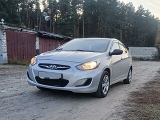 2013 Hyundai Solaris I, серебристый, 680000 рублей, вид 3