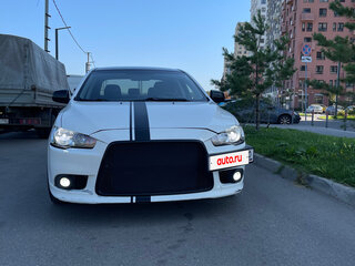 2011 Mitsubishi Lancer X Рестайлинг, белый, 800000 рублей, вид 2