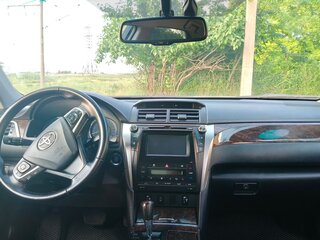 2015 Toyota Camry VII (XV50) Рестайлинг, белый, 2050000 рублей, вид 4