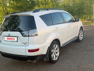 2011 Mitsubishi Outlander II Рестайлинг, белый, 1000050 рублей, вид 2