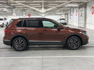 2021 Volkswagen Tiguan II Рестайлинг, коричневый, 2400000 рублей, вид 4