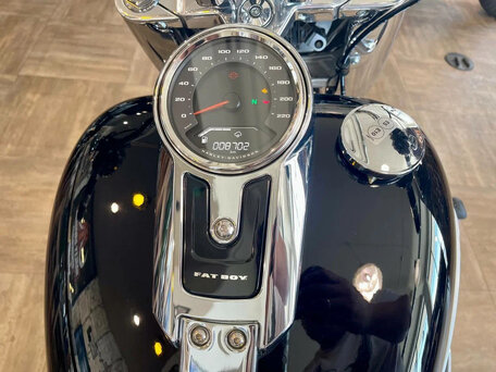 2025 Harley-Davidson Fat Boy, чёрный, 3300000 рублей, вид 2