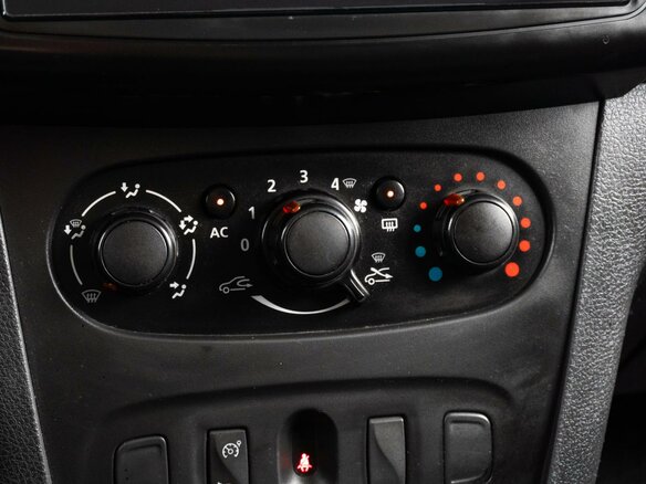 2014 Renault Sandero Stepway II, чёрный, 799000 рублей - вид 15