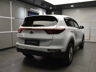 2018 Kia Sportage IV Рестайлинг, белый, 1877000 рублей, вид 4