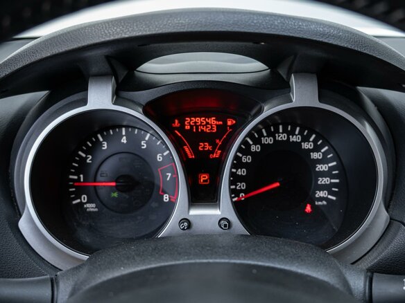 2013 Nissan Juke I, белый - вид 13