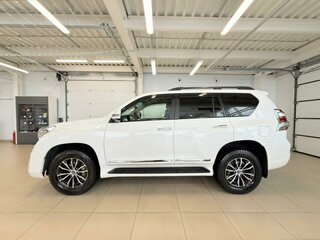 2013 Toyota Land Cruiser Prado 150 Series, белый, 3649900 рублей, вид 3