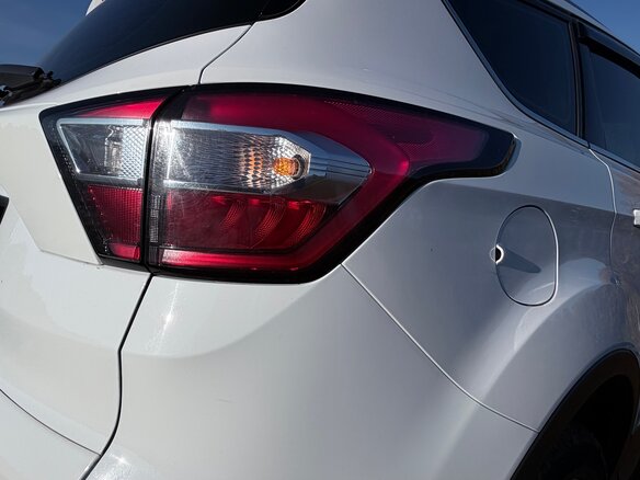 2017 Ford Kuga II Рестайлинг, белый, 1840000 рублей - вид 15