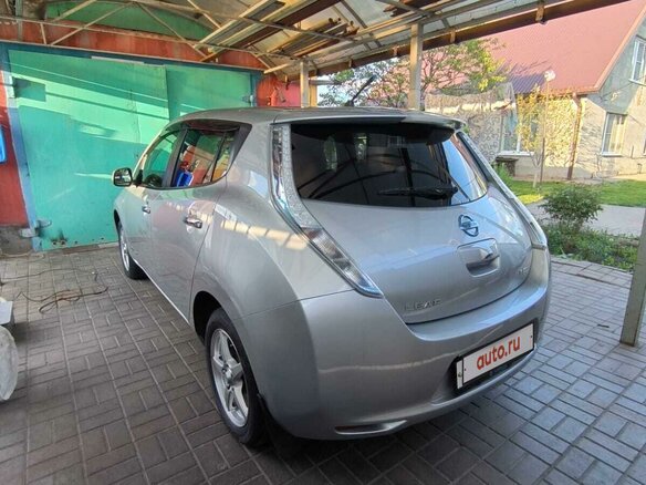 2014 Nissan Leaf (EM57) I (ZE0/AZE0), серый, 1500000 рублей - вид 1