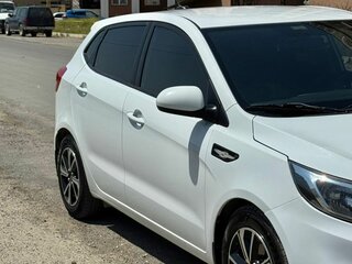 2017 Kia Rio III Рестайлинг, белый, 900000 рублей, вид 2