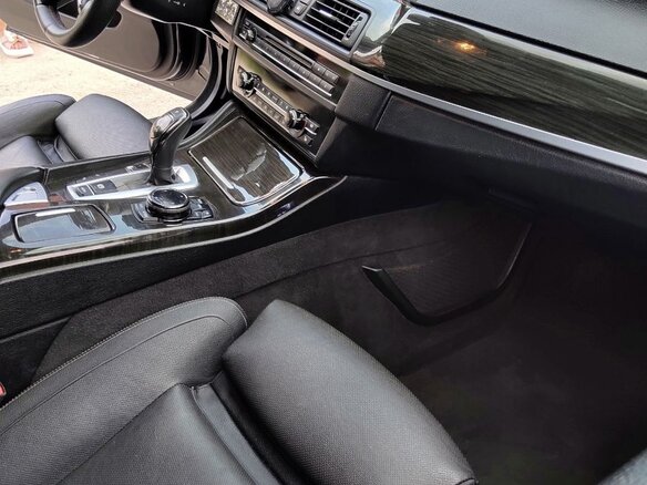 2014 BMW 5 серии 550i VI (F10/F11/F07) Рестайлинг, серый, 2800000 рублей - вид 6