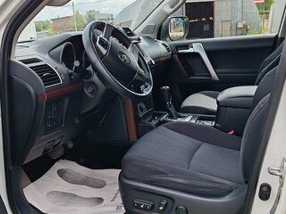 2017 Toyota Land Cruiser Prado 150 Series Рестайлинг 1, белый, 5050000 рублей, вид 5