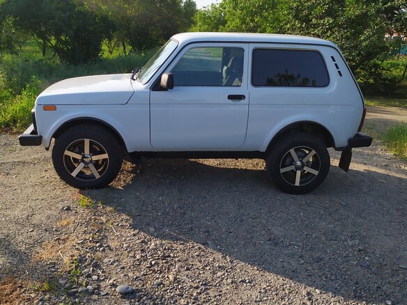2017 Lada (ВАЗ) 2121 (4x4) I Рестайлинг, белый, 550000 рублей - вид 2
