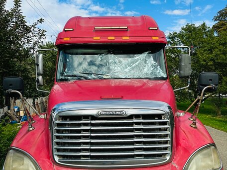 2003 Freightliner Columbia, красный, 1600000 рублей, вид 3