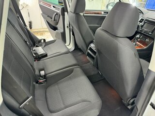 2013 Volkswagen Touareg II, белый, 2100000 рублей, вид 5