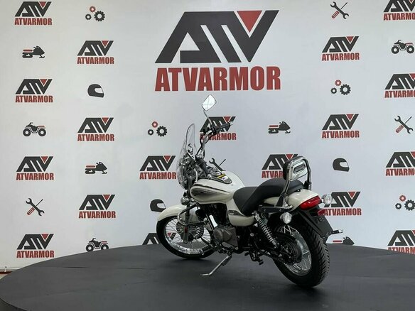 2026 Bajaj Avenger, белый, 249900 рублей - вид 3