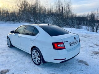 2017 Skoda Octavia III (A7) Рестайлинг, белый, 1600000 рублей, вид 4