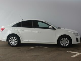 2014 Chevrolet Cruze I Рестайлинг, белый, 900000 рублей, вид 3