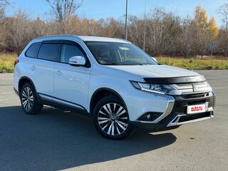 2018 Mitsubishi Outlander III Рестайлинг 3, белый, 1830000 рублей, вид 1