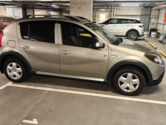 2011 Renault Sandero Stepway I, бежевый, 550000 рублей - вид 4