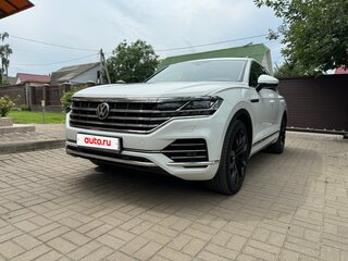 2019 Volkswagen Touareg III, белый, 5700000 рублей, вид 2