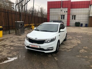 2016 Kia Rio III Рестайлинг, белый, 650000 рублей, вид 1