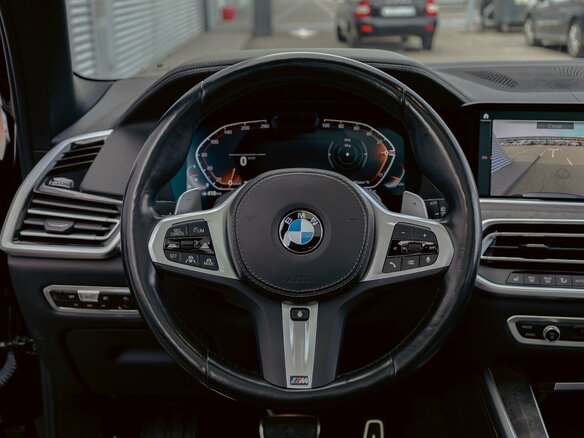 2022 BMW X5 40i IV (G05/G18), чёрный, 8295000 рублей - вид 18