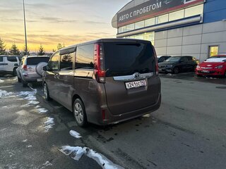 2016 Toyota Noah III (R80), коричневый, 1769000 рублей, вид 4