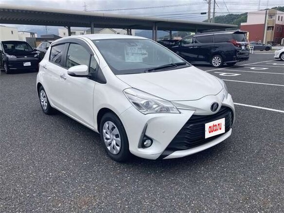 2018 Toyota Vitz III (XP130) Рестайлинг 2, белый, 750001 рублей - вид 1
