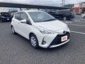 2018 Toyota Vitz III (XP130) Рестайлинг 2, белый, 750001 рублей - вид 1