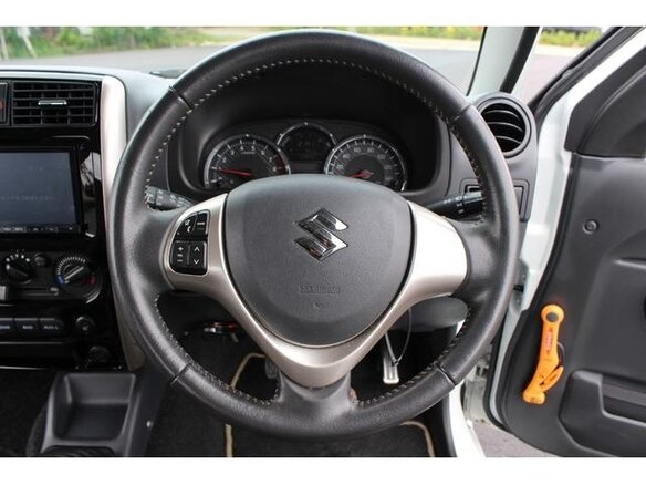 2015 Suzuki Jimny Kei car III Рестайлинг 2, белый - вид 13