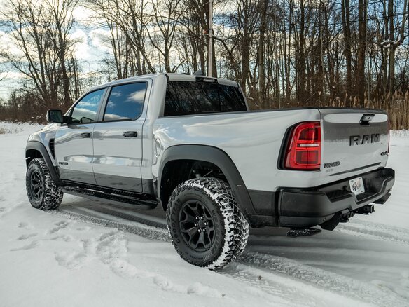 2024 Ram 1500 RHO V Рестайлинг, серебристый, 10500000 рублей - вид 2