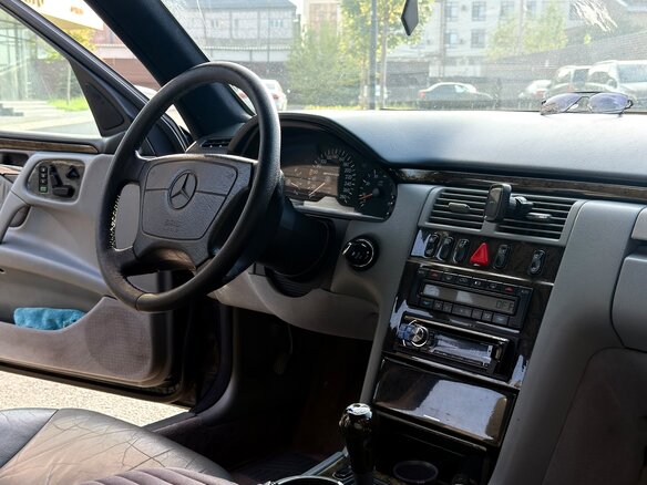 1996 Mercedes-Benz E-Класс 420 II (W210, S210), синий, 850000 рублей - вид 6