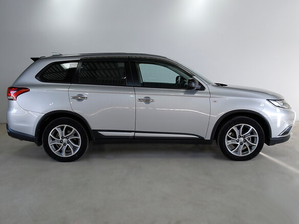 2017 Mitsubishi Outlander III Рестайлинг 2, серебристый - вид 3