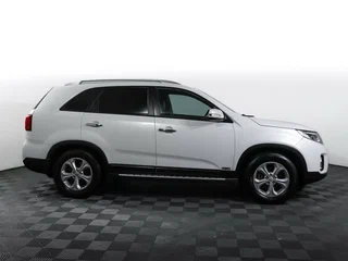 2017 Kia Sorento II Рестайлинг, белый, 1790000 рублей, вид 4